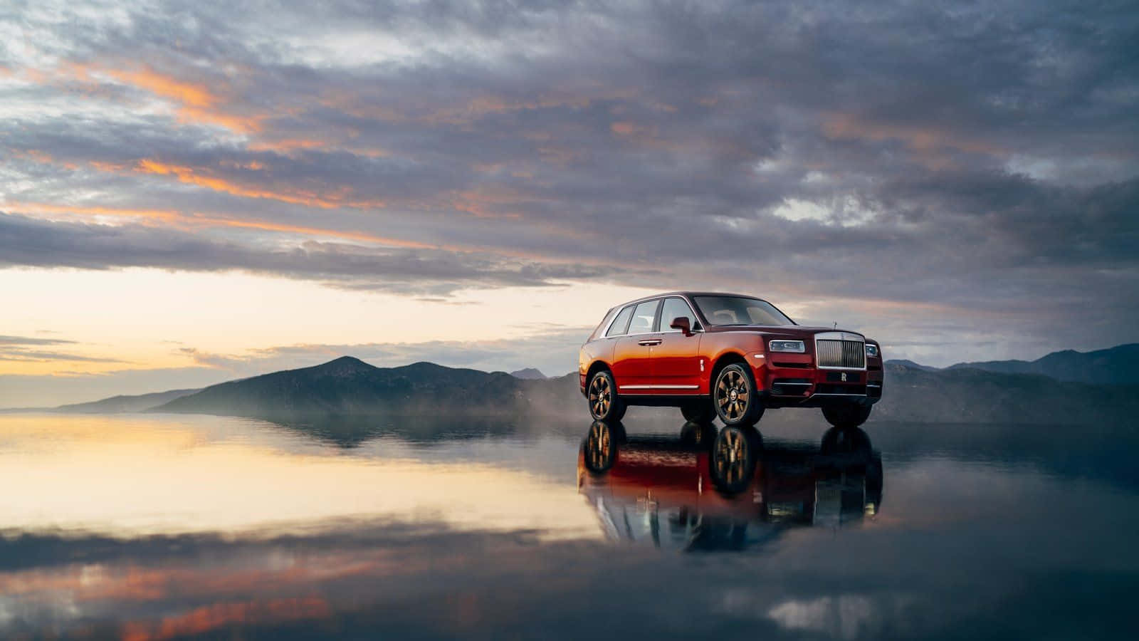 The Epitome Of Luxury: 2022 Rolls Royce Cullinan Wallpaper