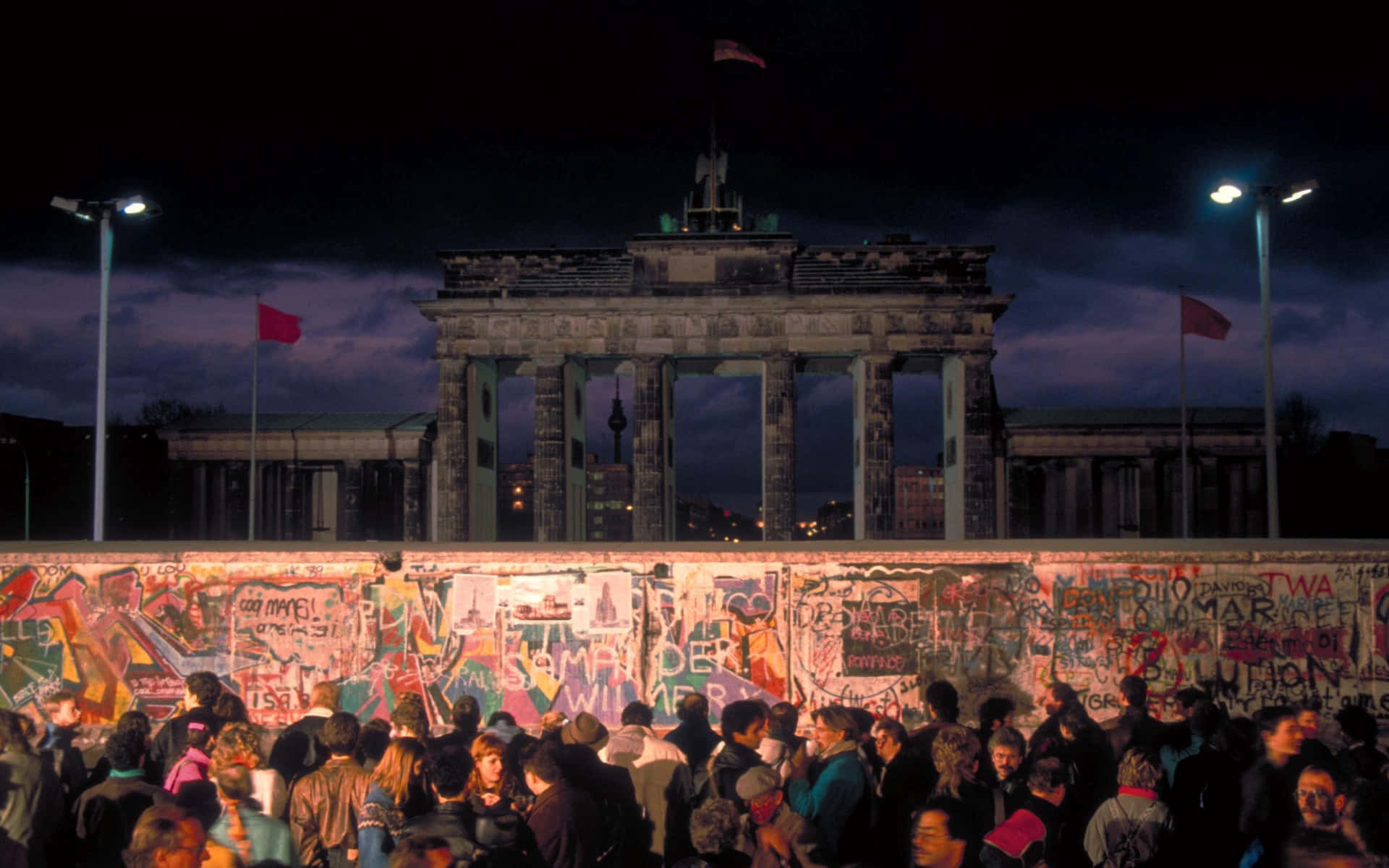 Lacaída Del Muro De Berlín En 1989 Fondo de pantalla