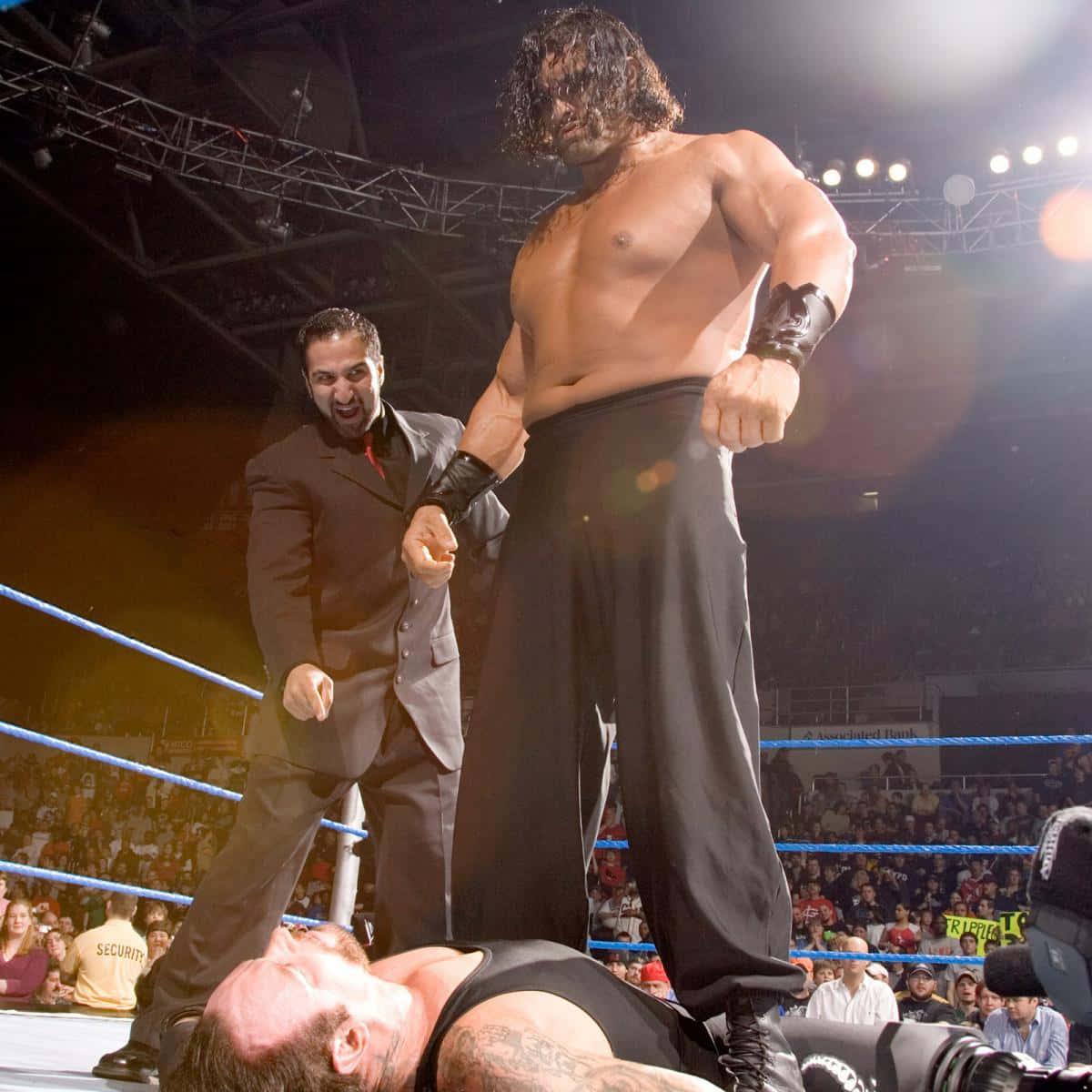 Dergroße Khali Gegen The Undertaker Bei Smackdown Wallpaper