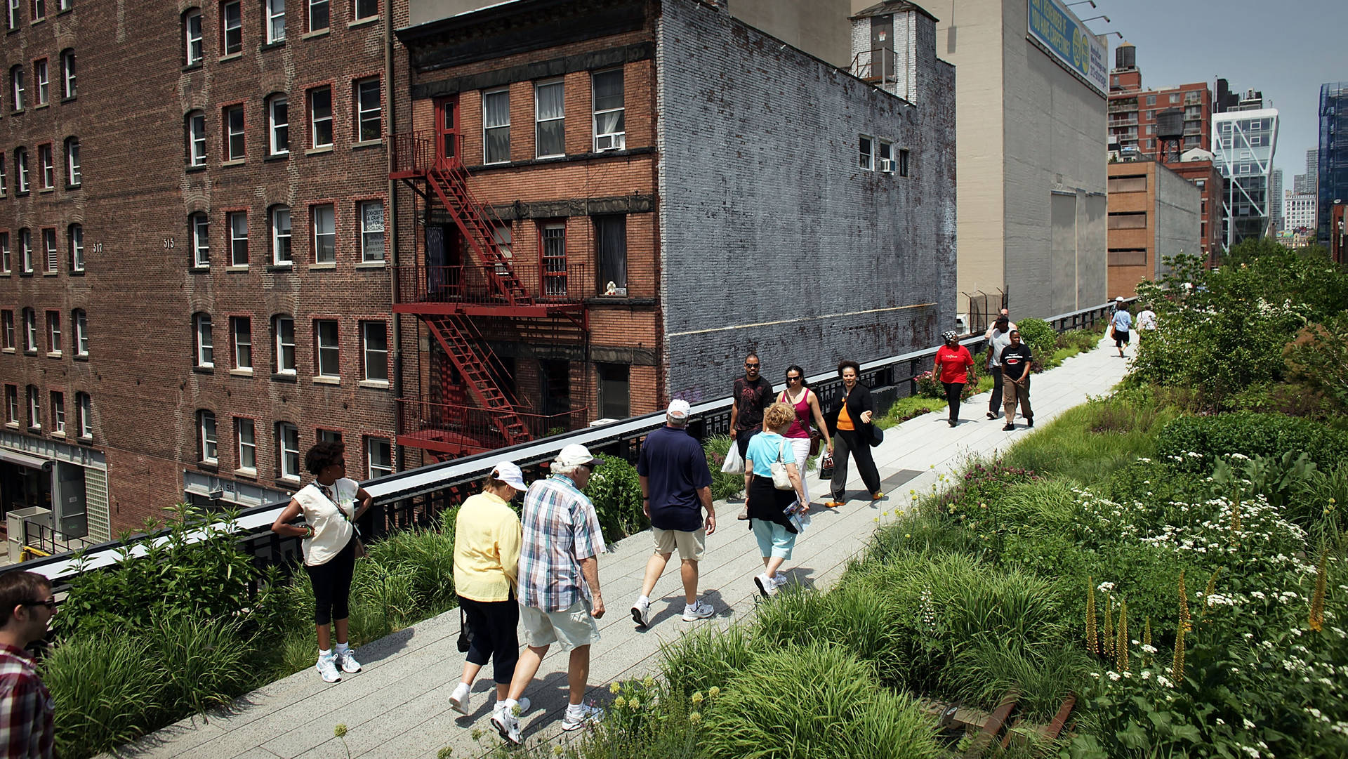 The High Line Tourists Brilliant Wallpaper
