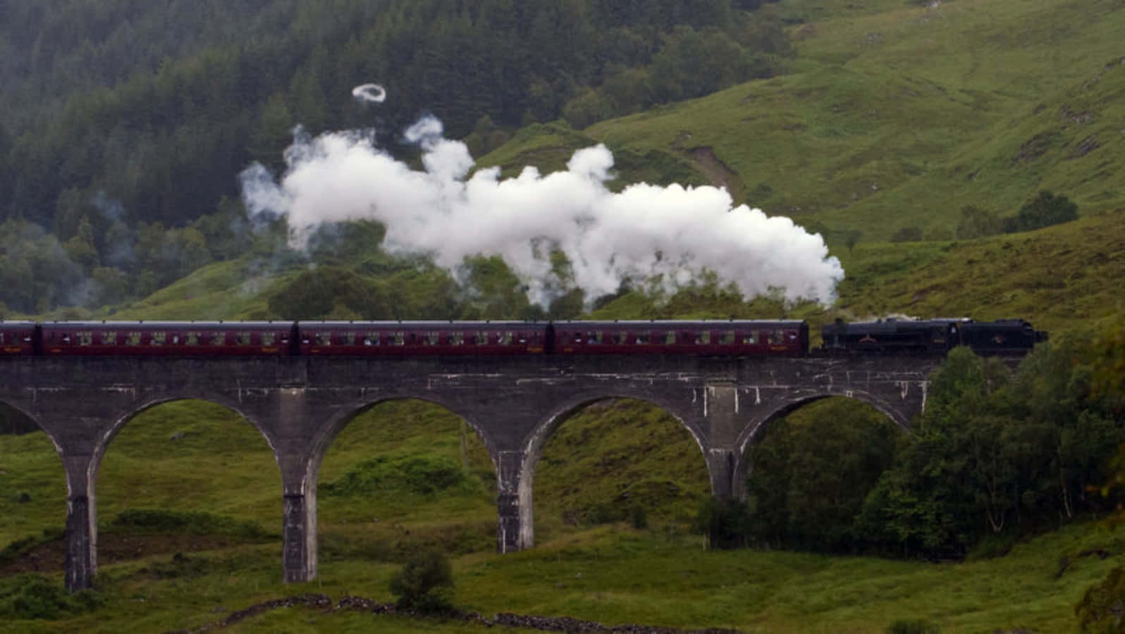 The Magical Hogwarts Express Train Wallpaper