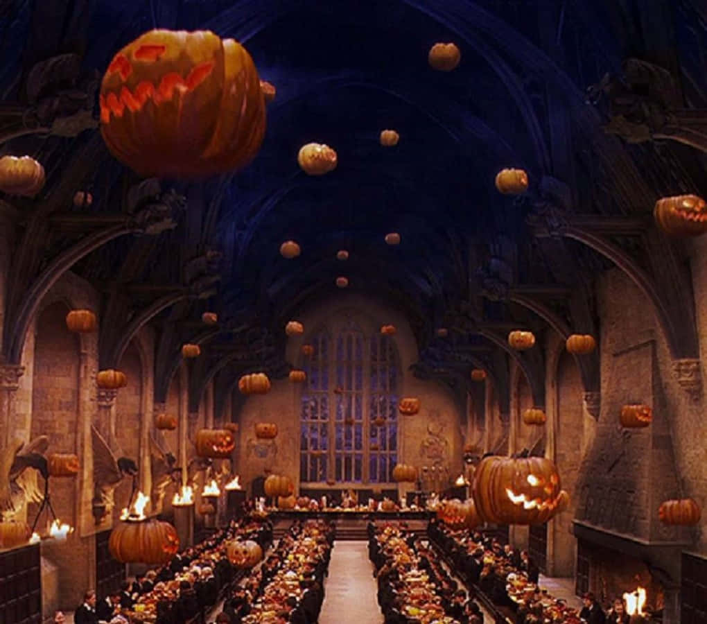 ¡bienvenidosal Gran Salón De Hogwarts, El Icónico Escenario De Las Aventuras De Harry Potter! Fondo de pantalla