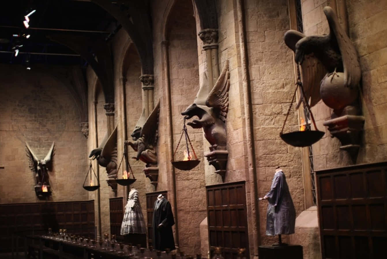 Lagran Sala En El Colegio Hogwarts De Magia Y Hechicería. Fondo de pantalla