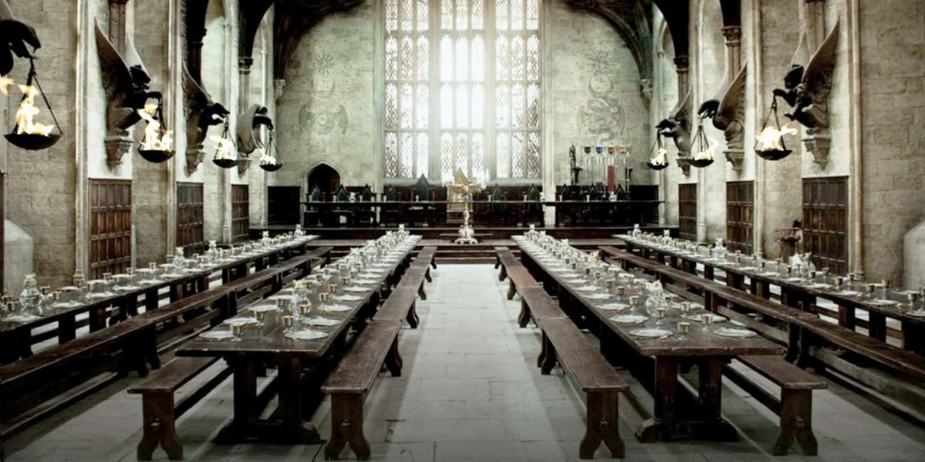 Visit the Great Hall of Hogwarts Wallpaper
