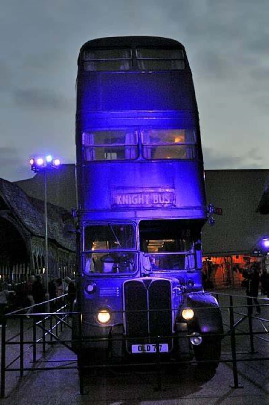 Unaaventura Mágica Te Espera En La Parada Del Autobús Noctámbulo De Hogwarts. Fondo de pantalla