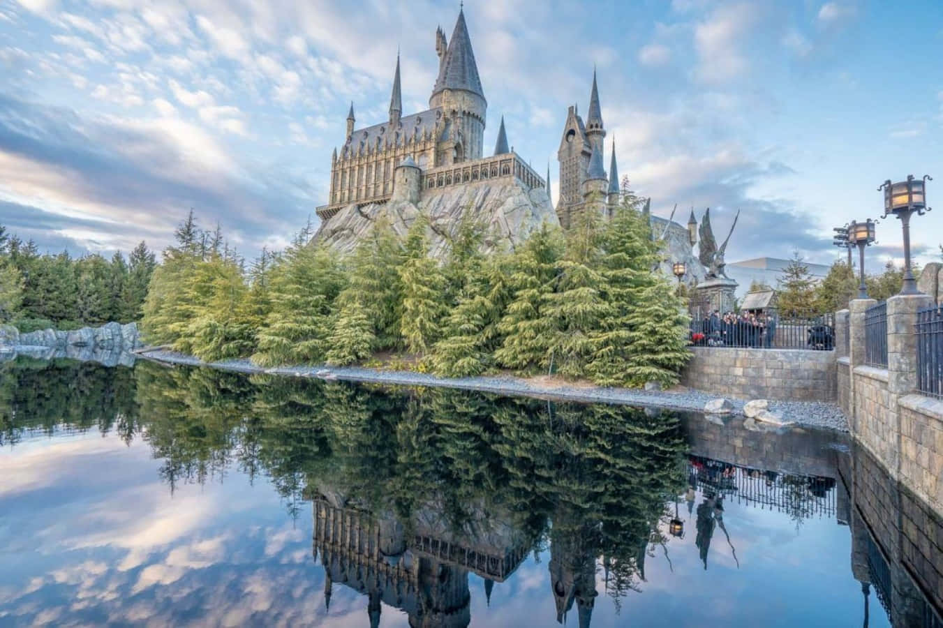 Beautiful Scenery at Hogwarts Lake" Wallpaper
