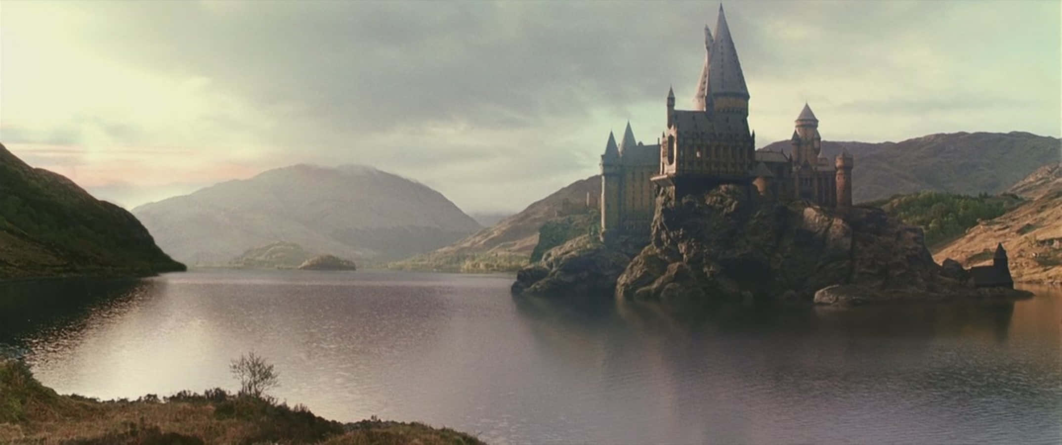 Magical Hogwarts Lake Wallpaper