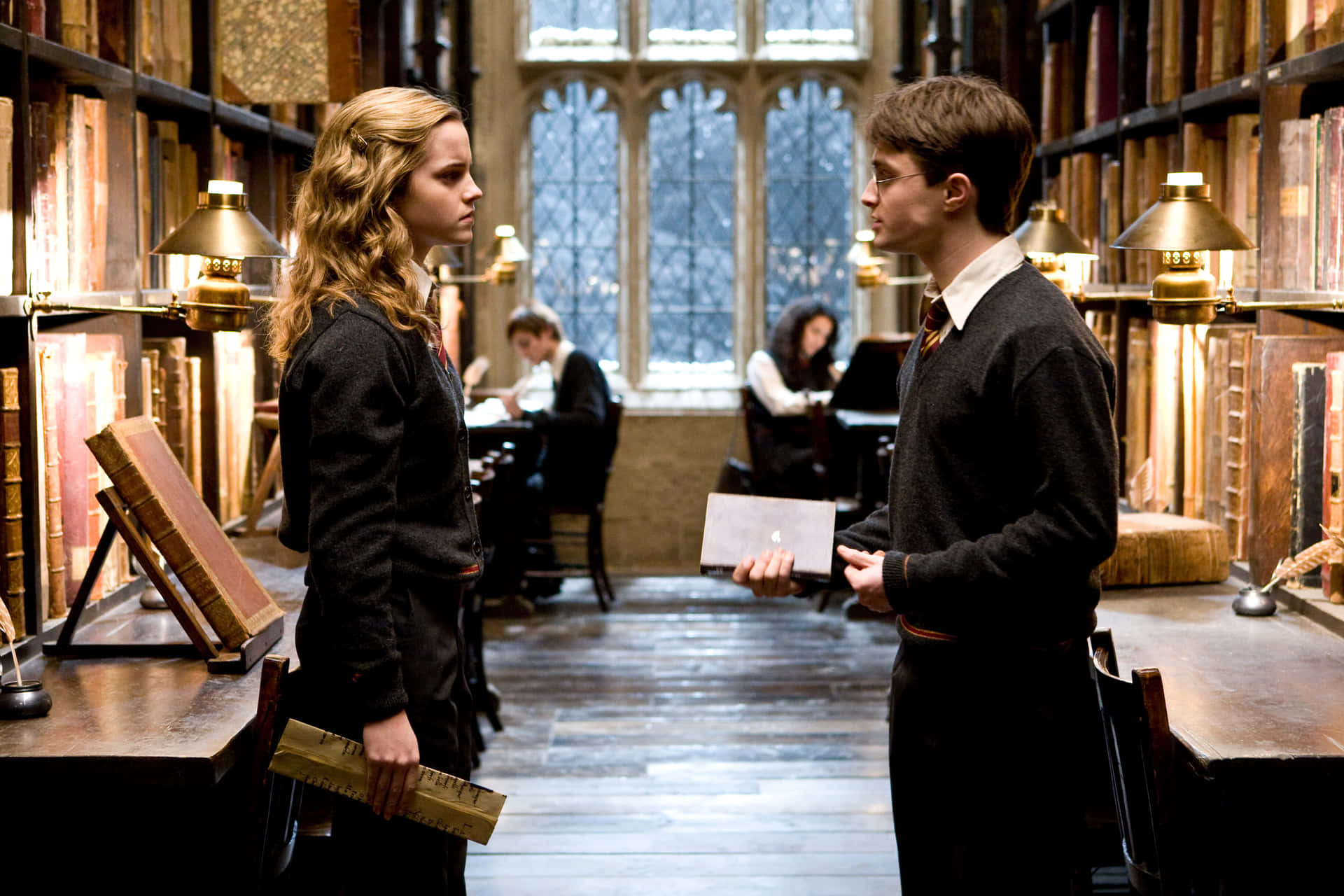 Step inside the famous library of Hogwarts, a magical world of knowledge for witches and wizards. Wallpaper