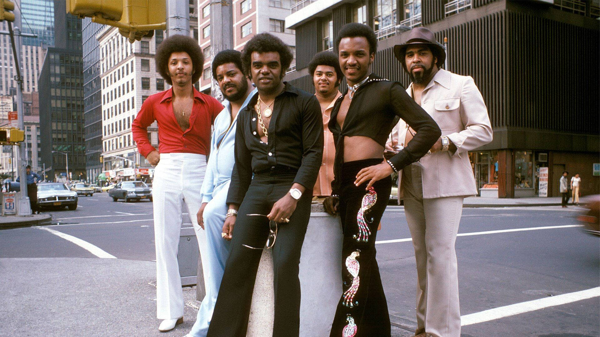 Iconic Street Portrait of The Isley Brothers from 1975 Wallpaper