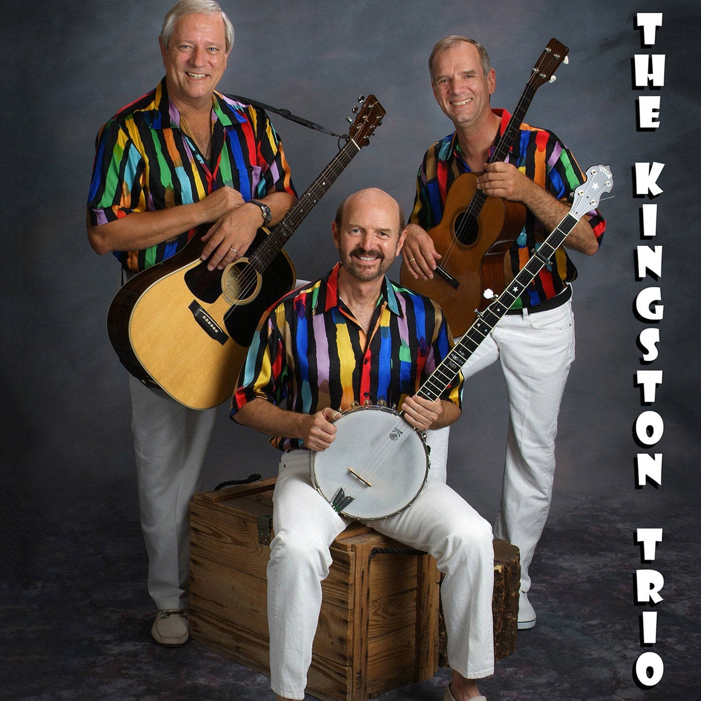 Den Kingston Trio McGlohon Theater Performance Photoshoot tapet har en levende og energisk billede. Wallpaper