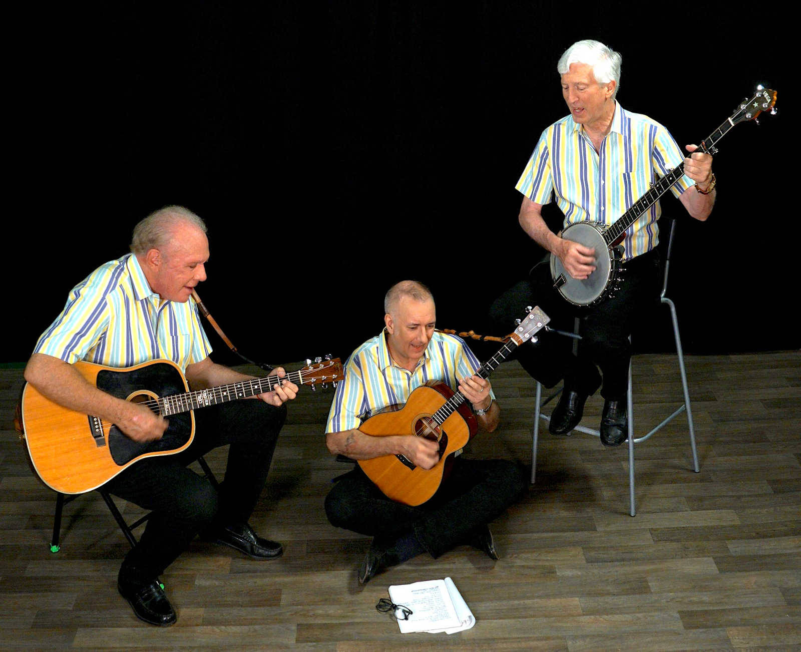 Lasessione Fotografica Promozionale Dei Kingston Trio Presso Il Washington Pavilion Sfondo