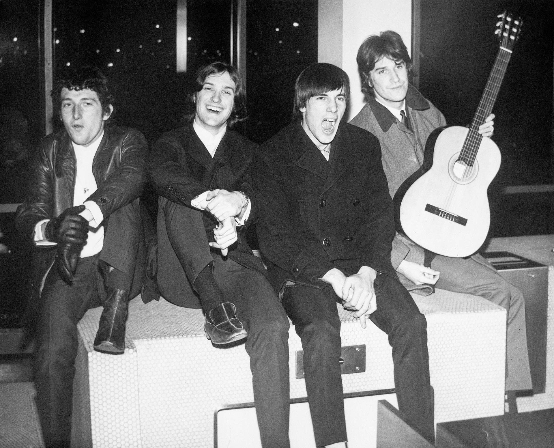 The Kinks Retro Photo Sitting Together Wallpaper