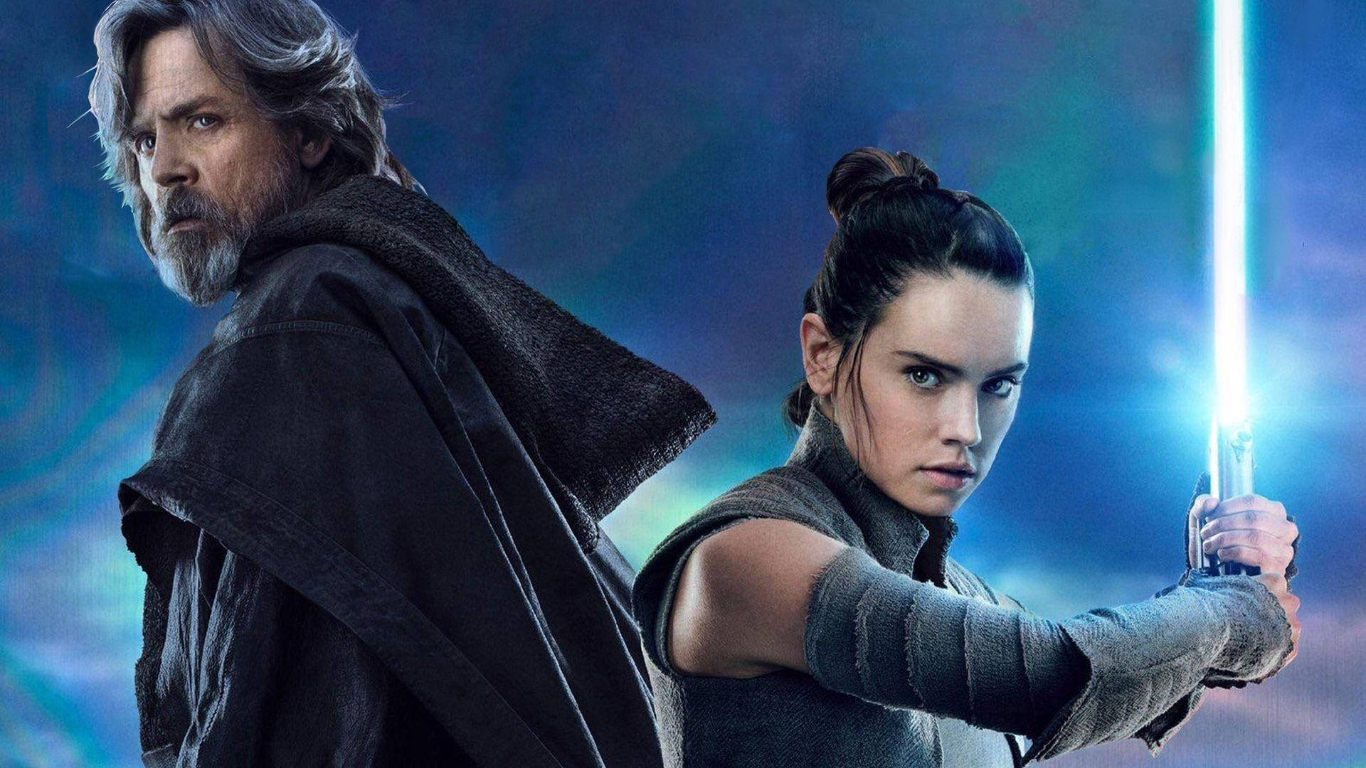 Rey og Kylo Ren i en visning af magt i The Last Jedi. Wallpaper
