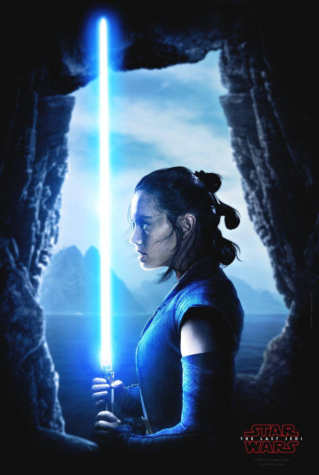 Rey med et blåt lyssværd i Star Wars: The Last Jedi. Wallpaper