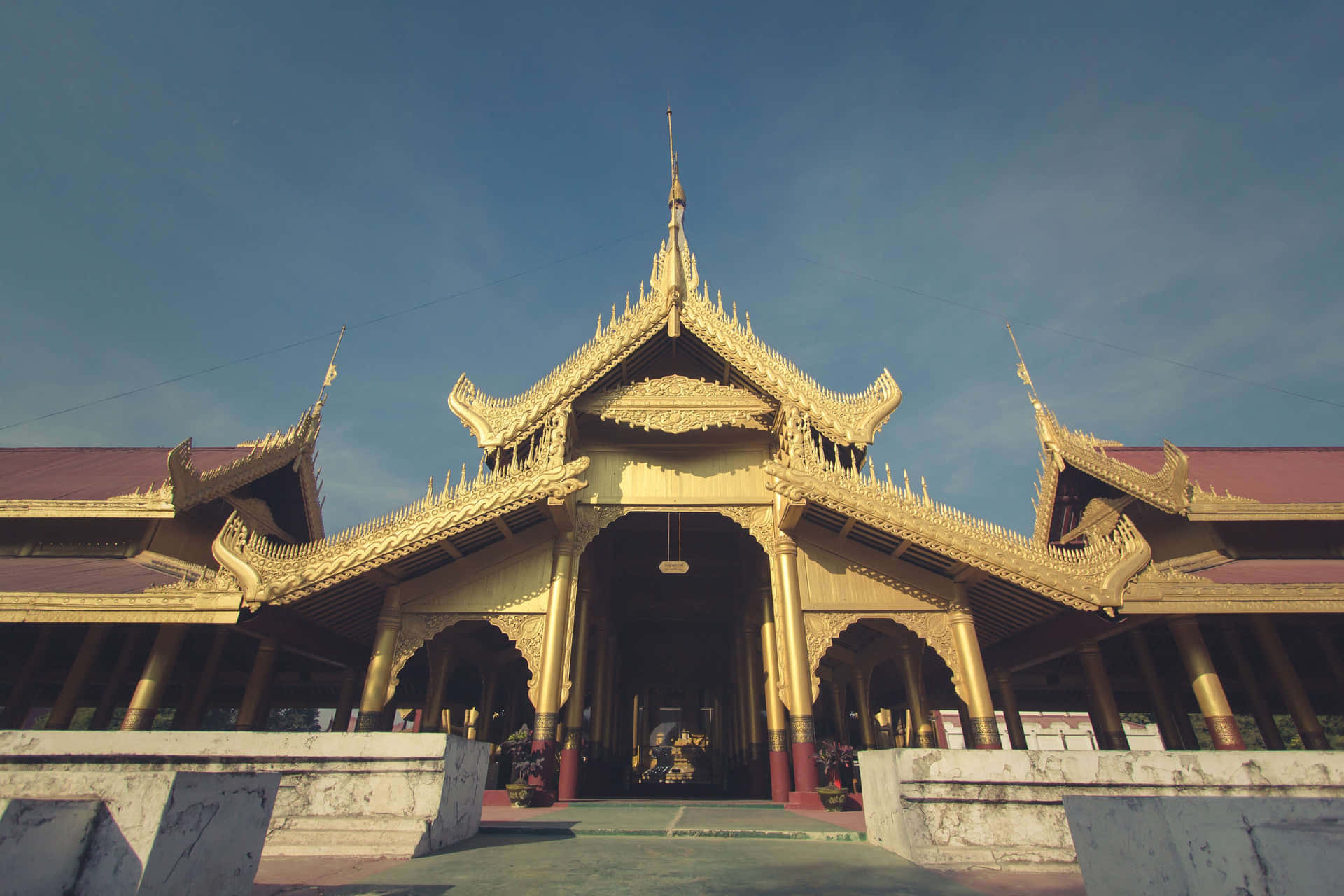 The Myaynanpyathat Building At Mandalay Palace Wallpaper