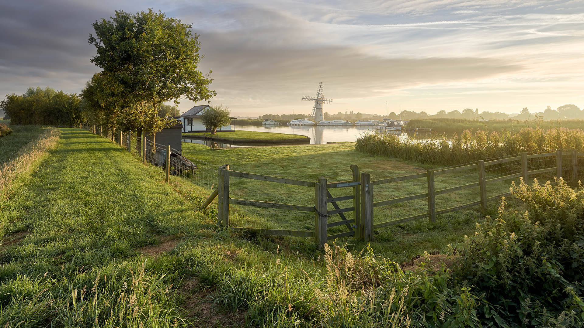 The Norfolk Broads In Thurne, England Wallpaper