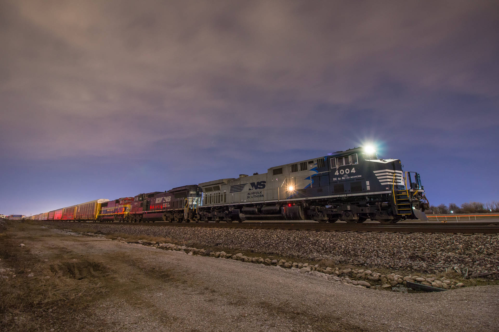 The Norfolk Southern Line On A Cloudy Evening Wallpaper
