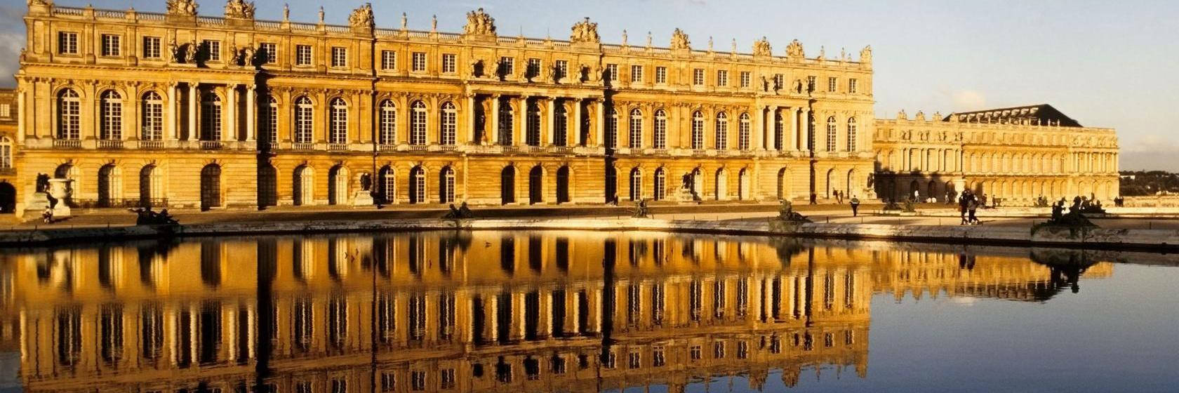 The Pool Near The Palace Of Of Versailles Picture