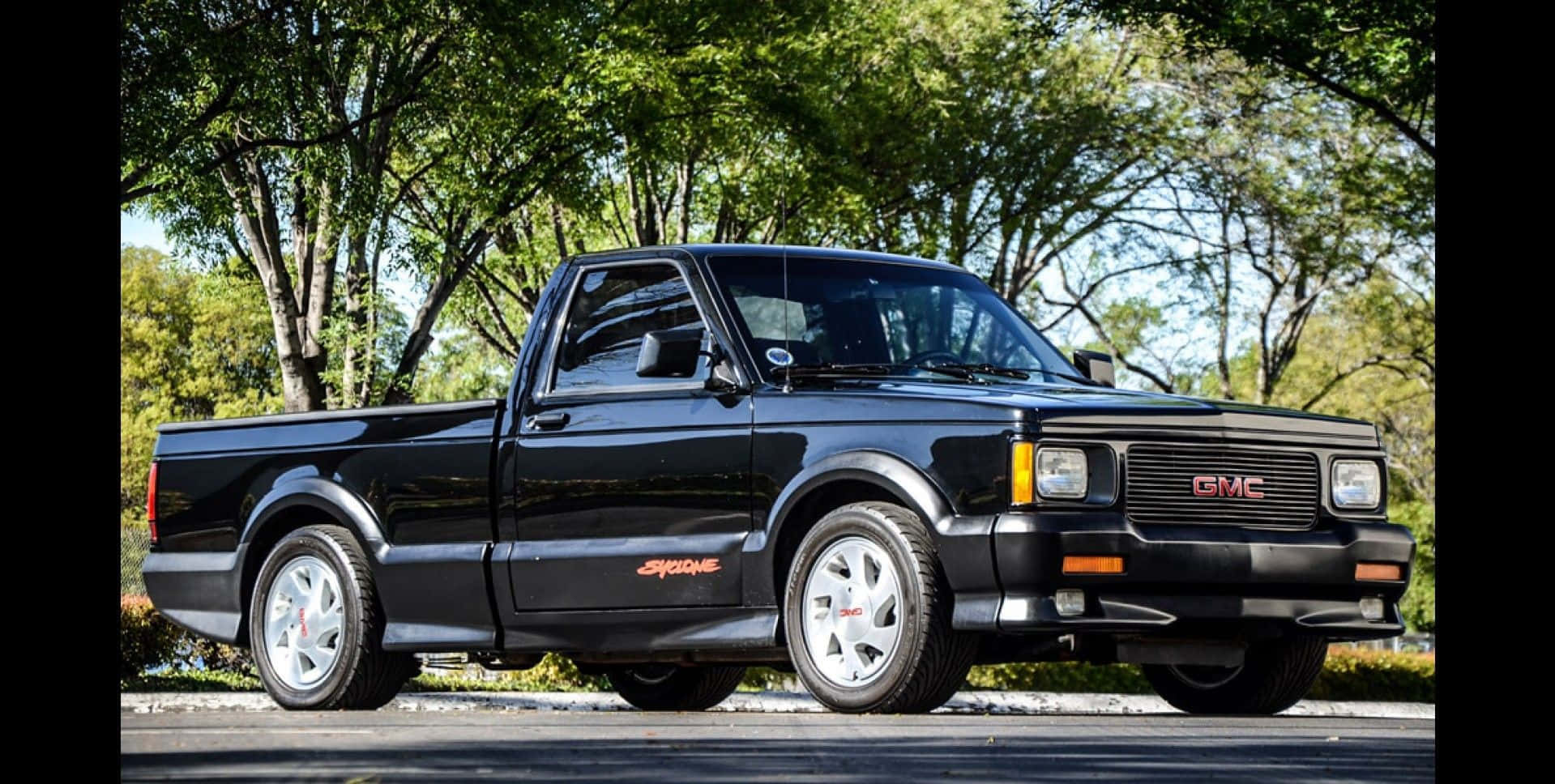 The Powerful Performance Of A Gmc Syclone Wallpaper