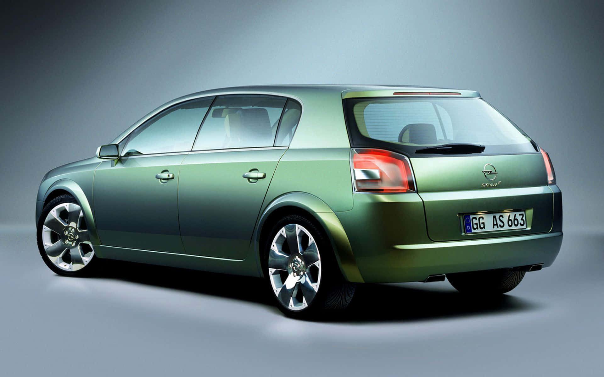 The Pristine Beauty Of Opel Signum Wallpaper