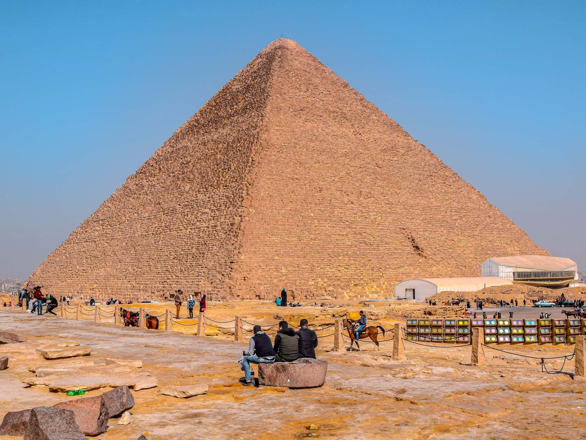 Laspirámides De La Necrópolis De Giza Fondo de pantalla