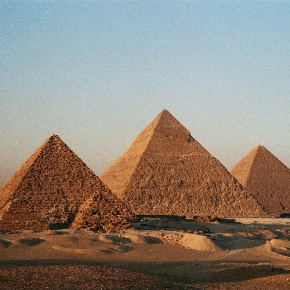 Pyramidernai Giza Vid Soluppgången. Wallpaper