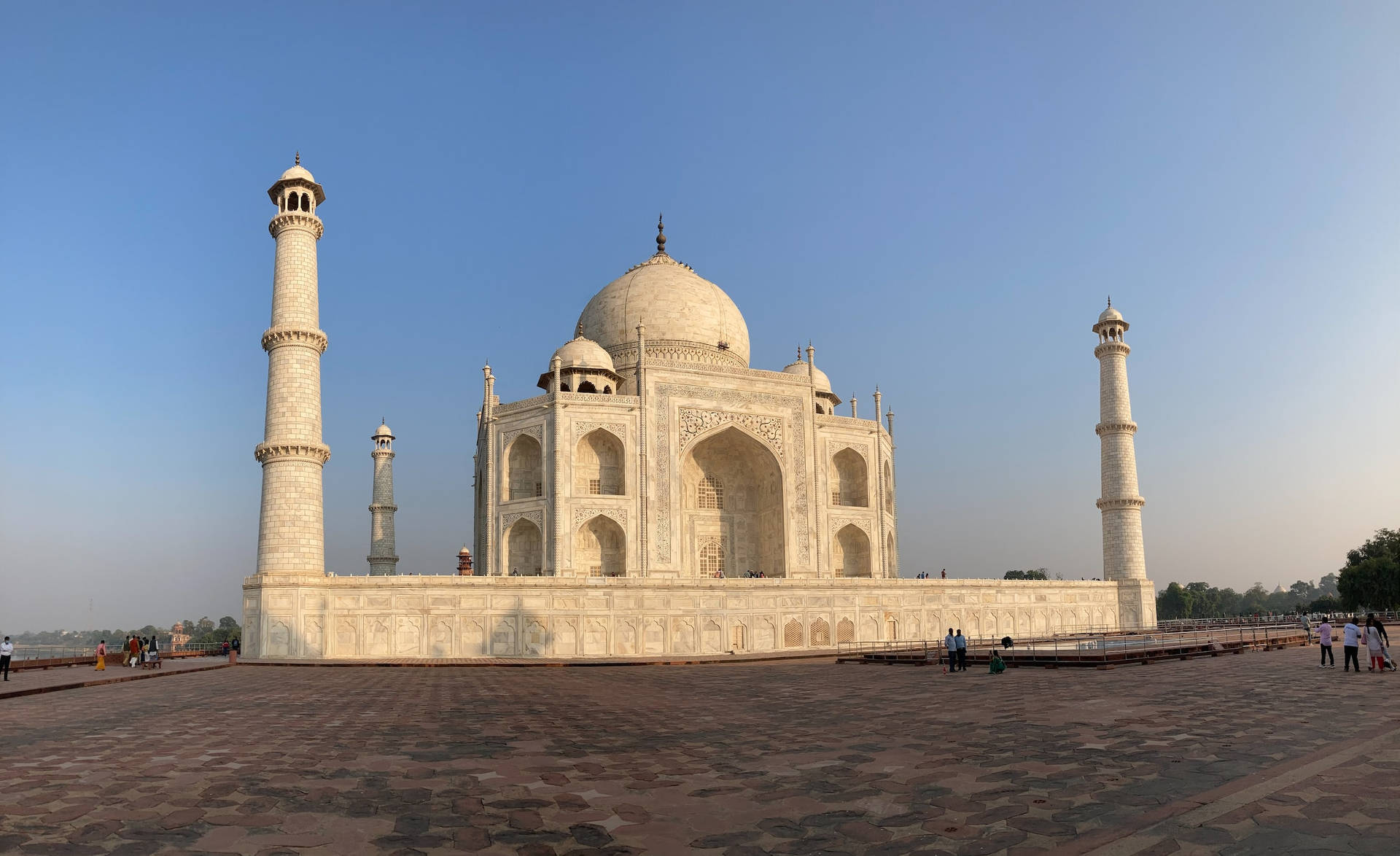 The Side Angle Of The Taj Mahal Wallpaper