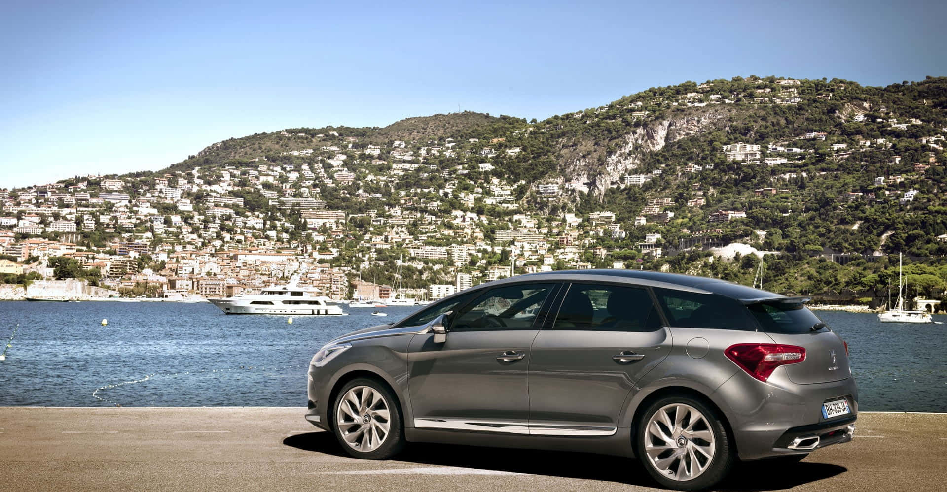 "the Sleek And Stylish Citroen Ds5 - The Epitome Of French Car Elegance" Wallpaper