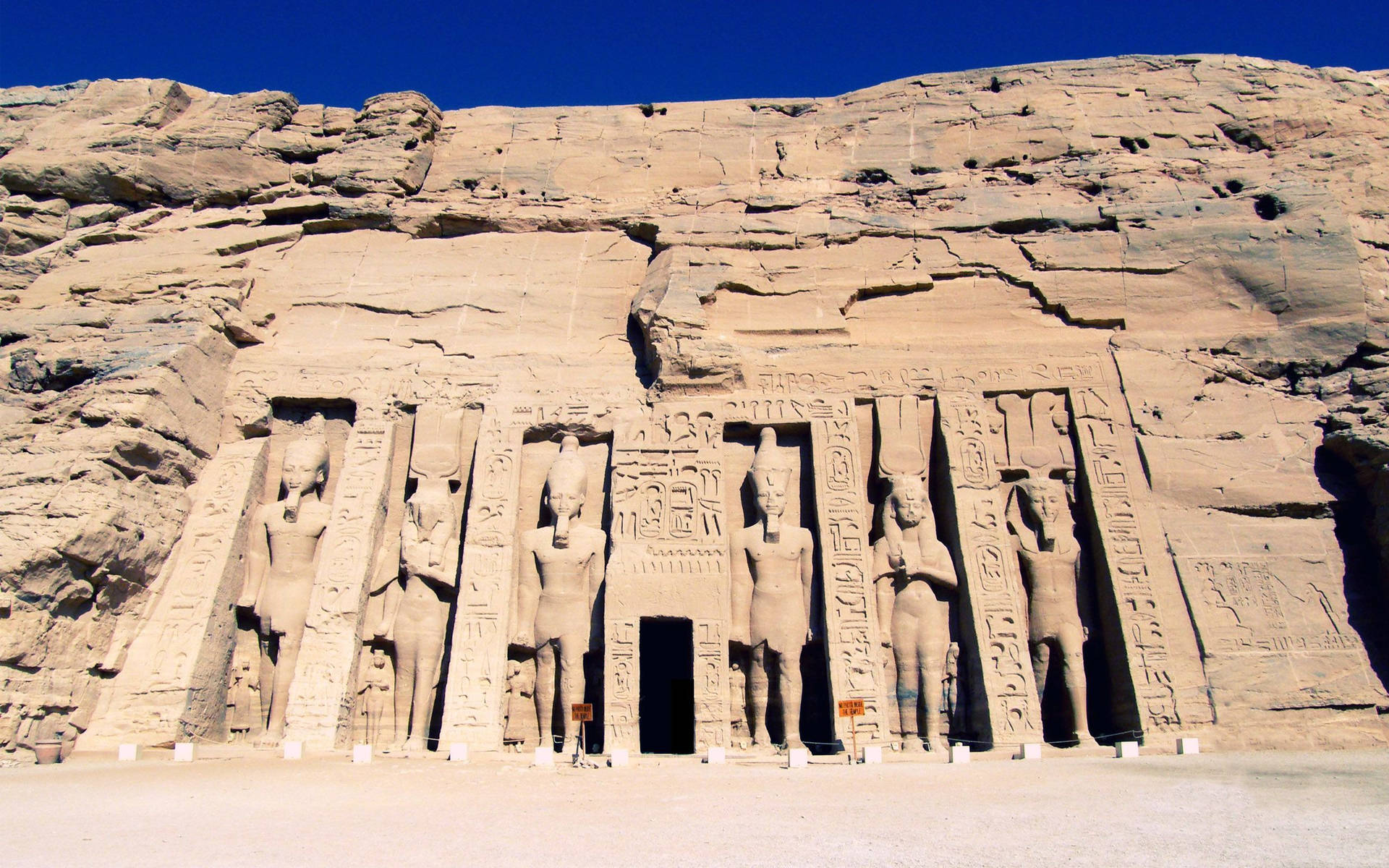 The Small Temple Of Abu Simbel Wallpaper