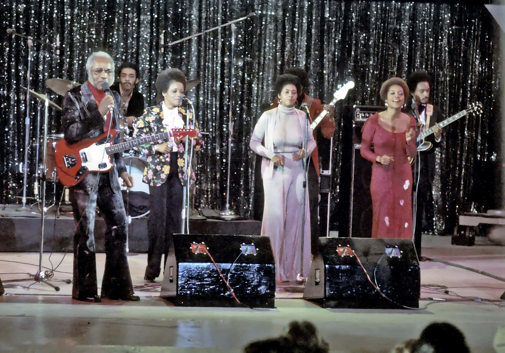 The Staple Singers 1970 Stage Concert Wallpaper