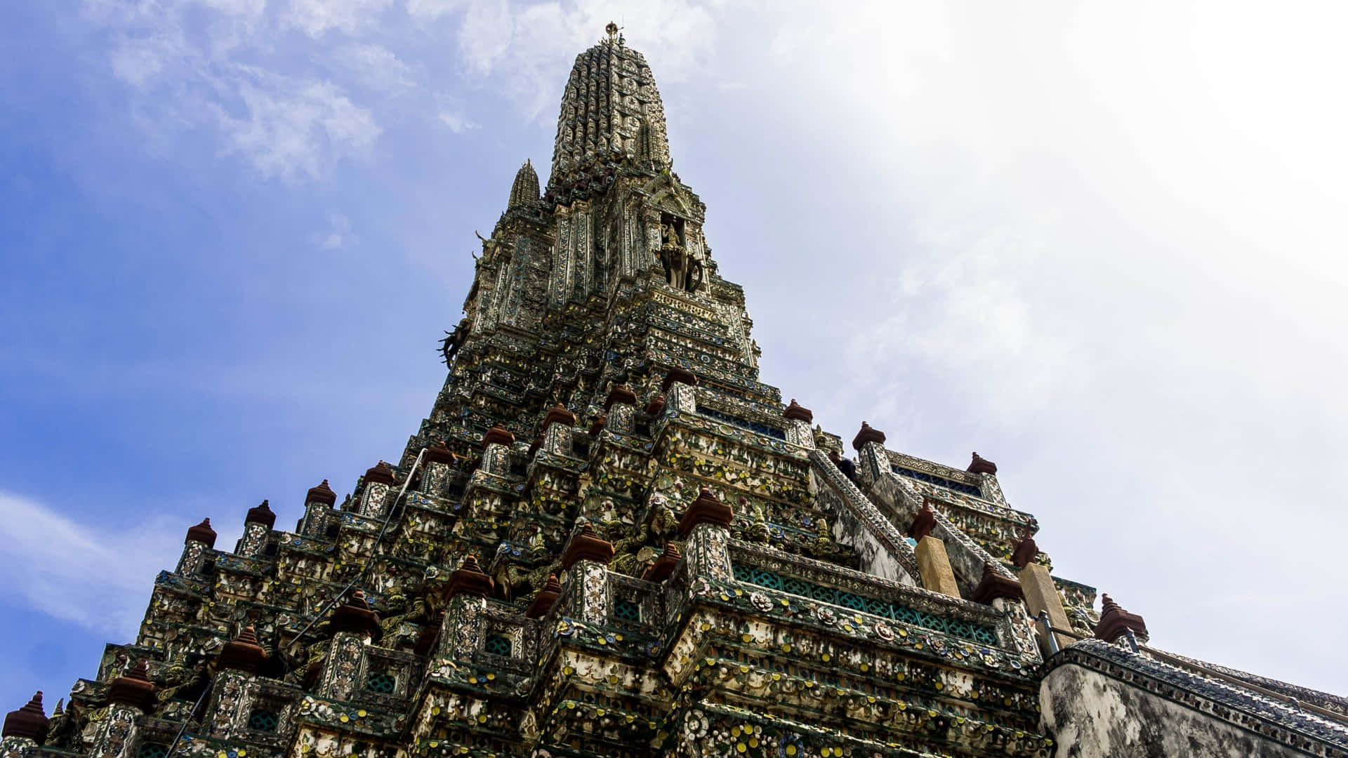 The Stunning Detail Of Wat Arun Wallpaper