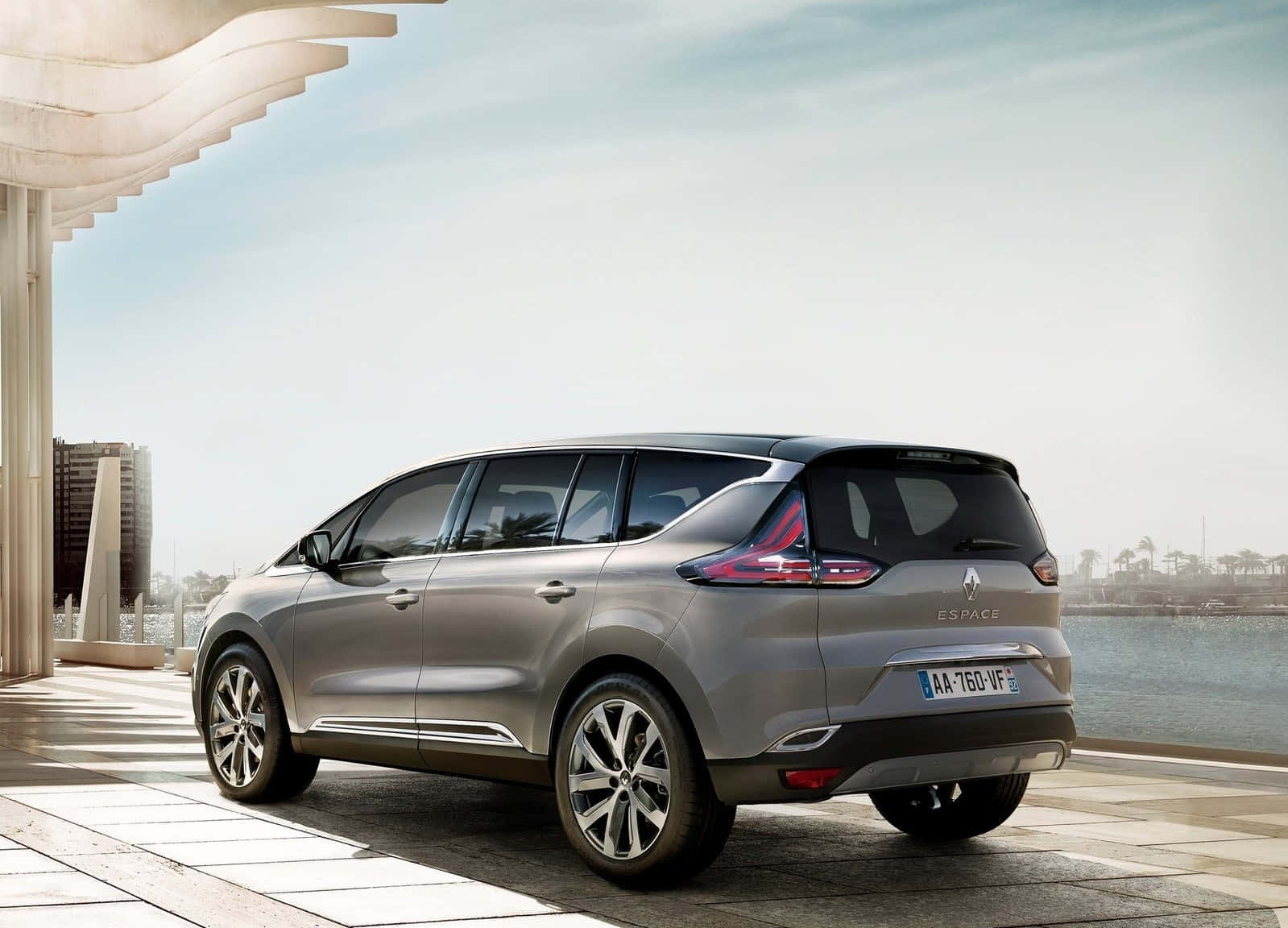The Stylish Renault Espace In Motion Wallpaper