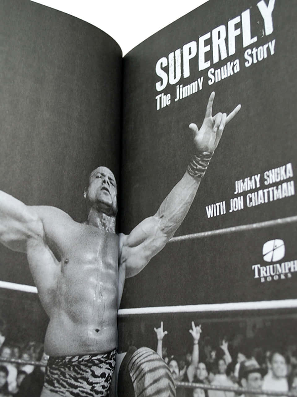 Wrestling Legend "Superfly" Jimmy Snuka posing on a Magazine Cover Wallpaper