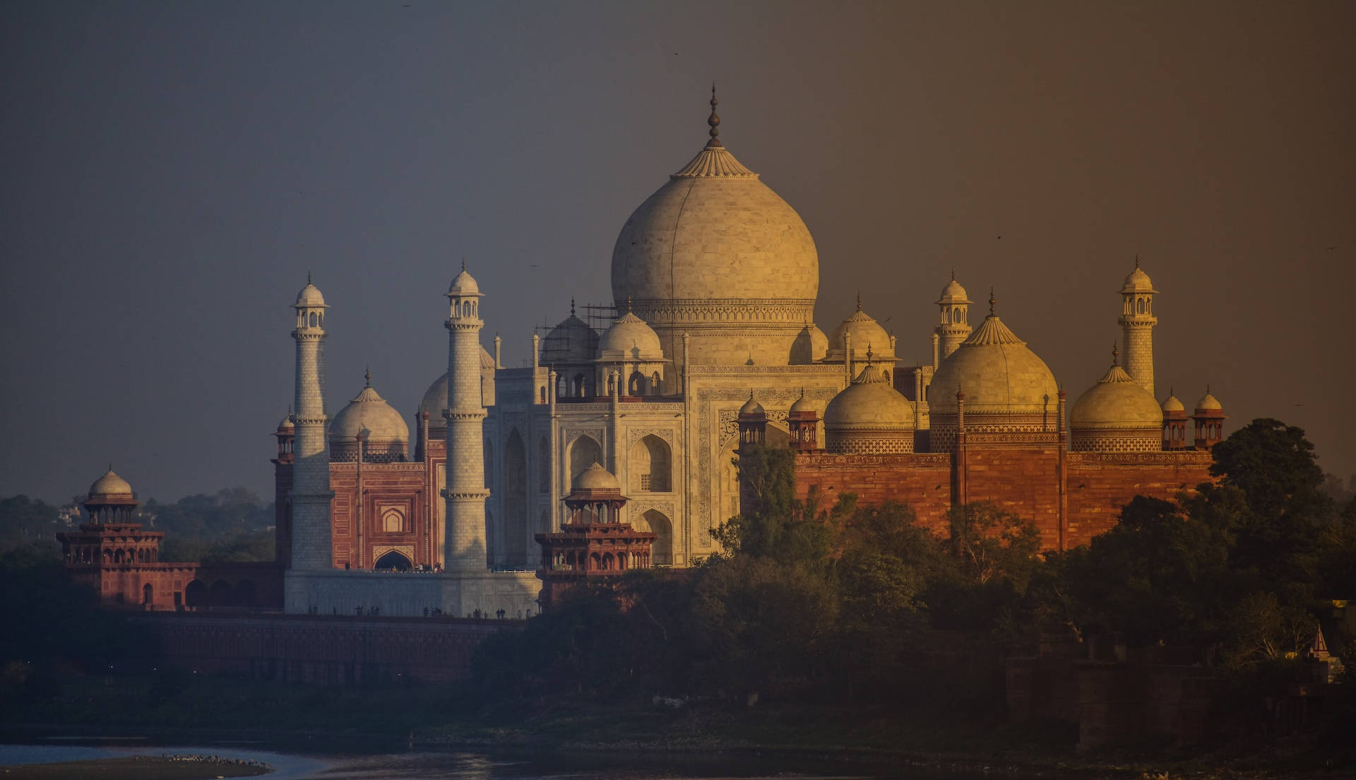 The Taj Mahal During Sunrise Wallpaper