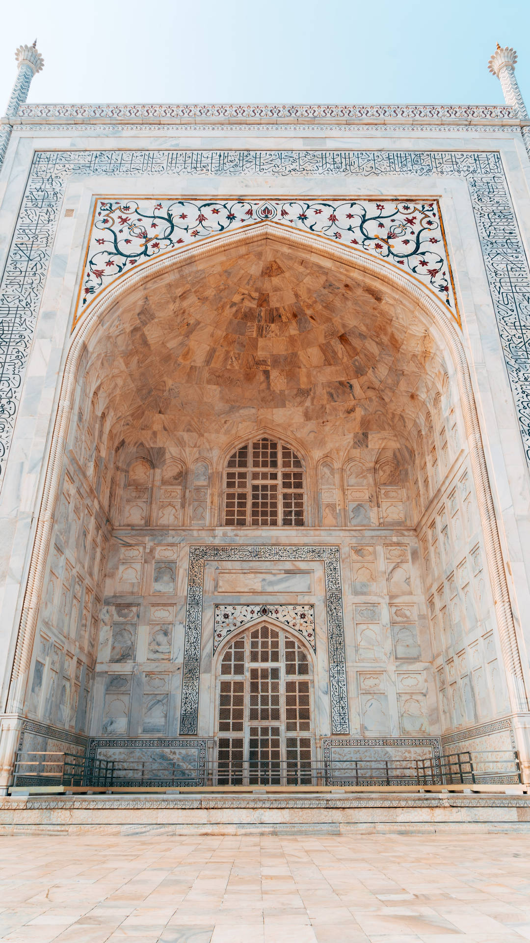 The Taj Mahal's Foyer Wallpaper