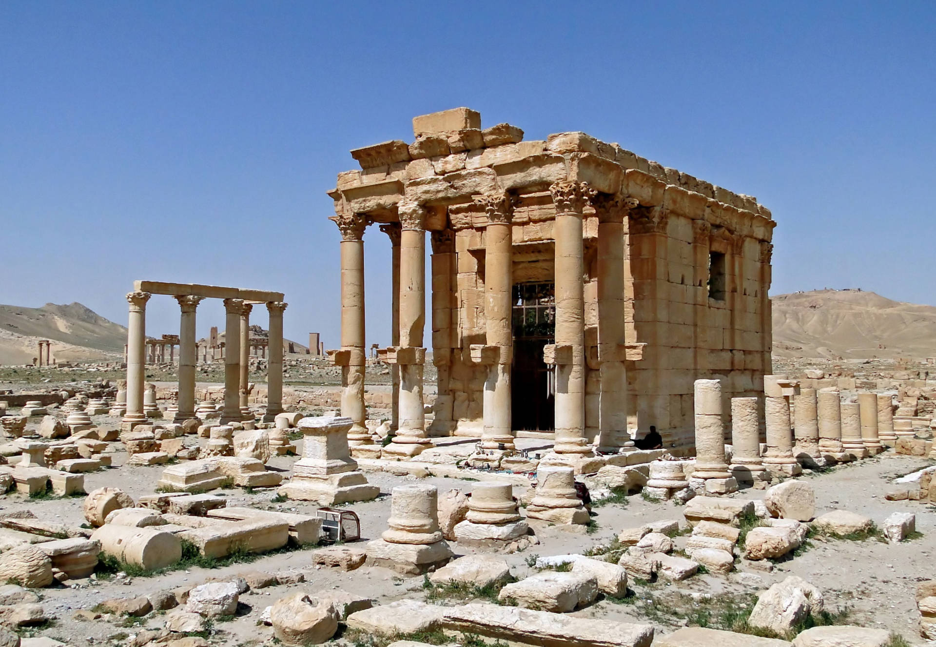 Majestic View of the Temple of Baalshamin, Palmyra Wallpaper