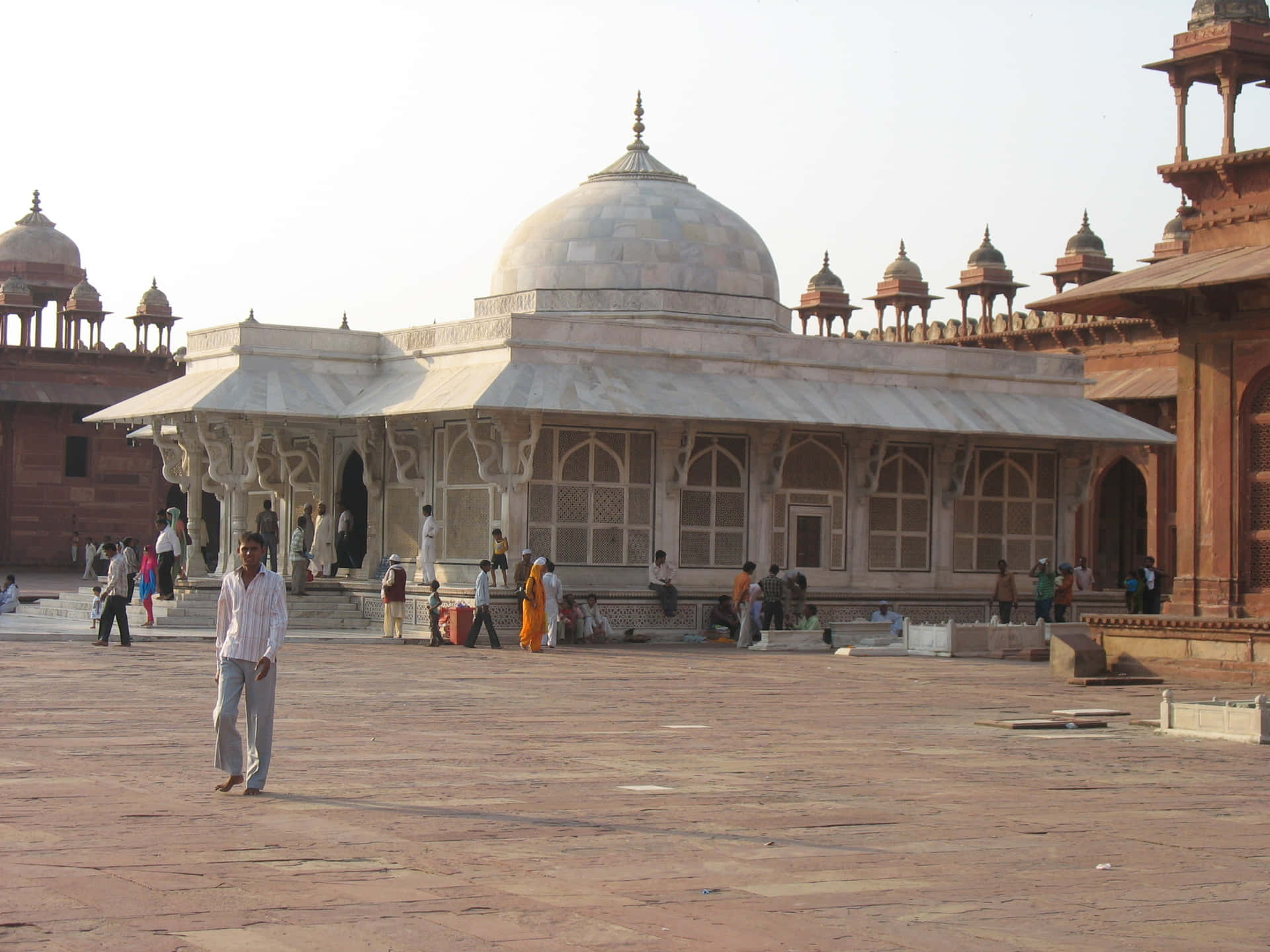 The Tomb Of Salim Chishti In Fatehpur Sikri During The Day Wallpaper