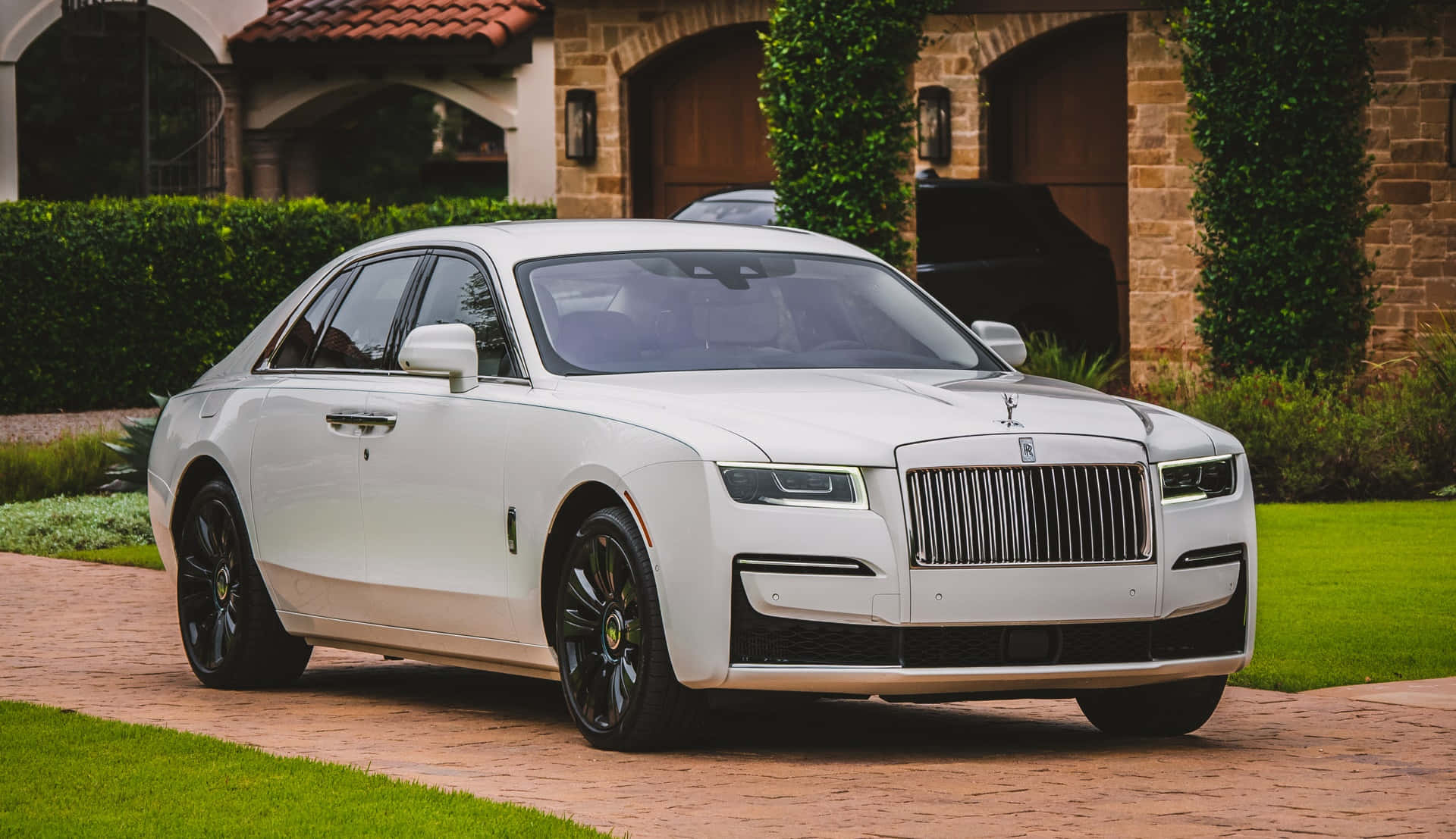 The Ultimate Expression Of Luxury – Rolls Royce Ghost Wallpaper