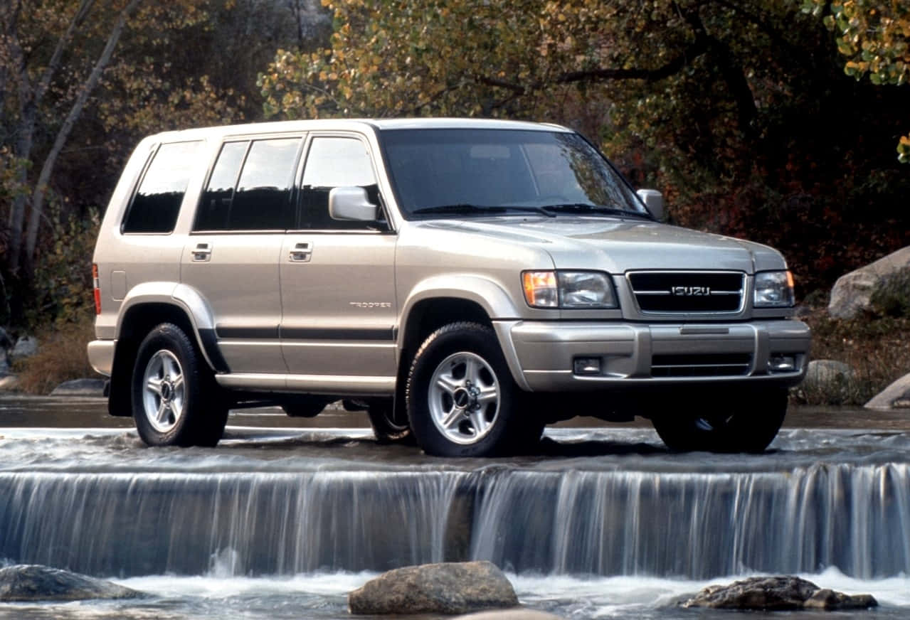 The Unstoppable Isuzu Trooper Battling Through Rugged Terrains. Wallpaper