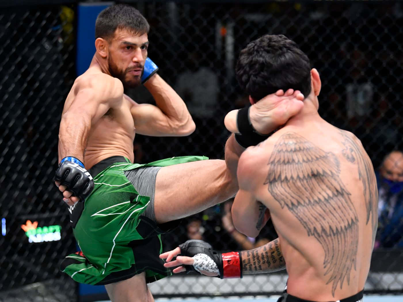 The Unstopped Force, Yair Rodriguez Unleashing Power Wallpaper