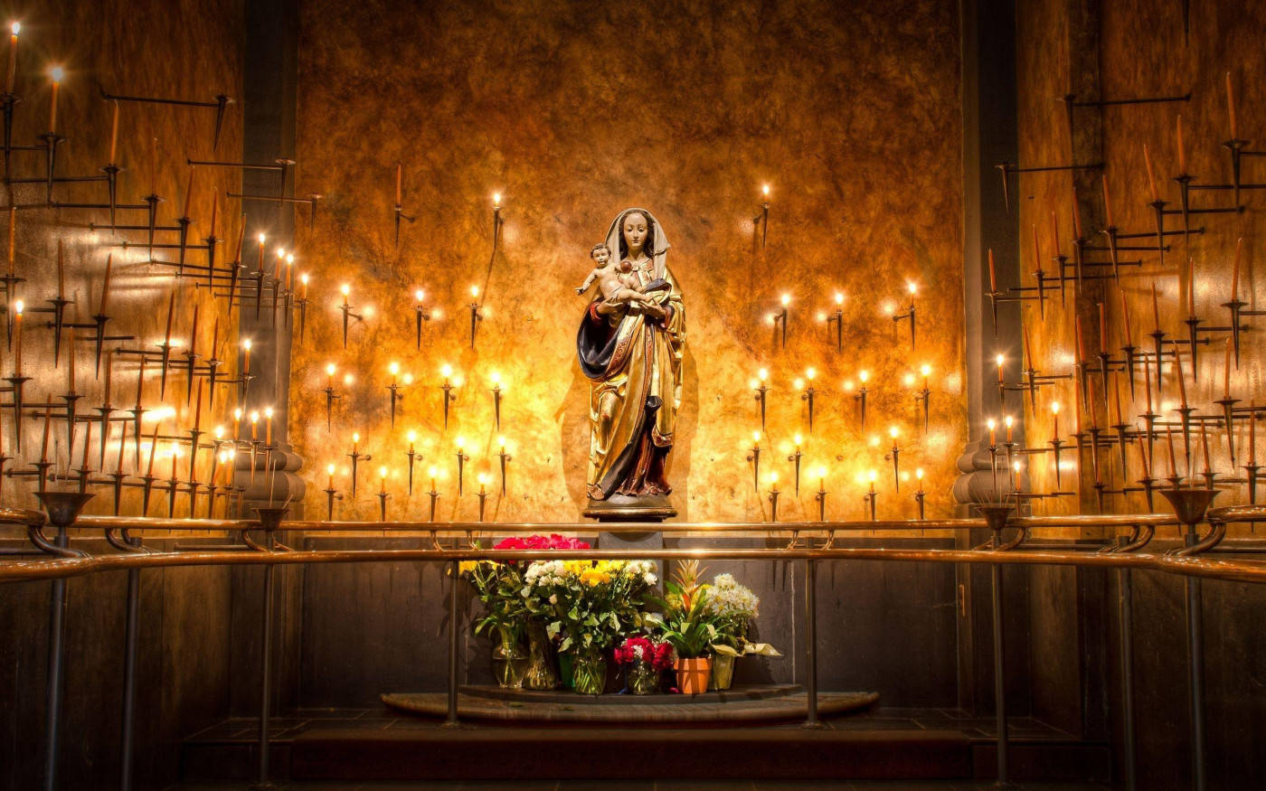 Diejungfrau Maria Kerzen Wallpaper