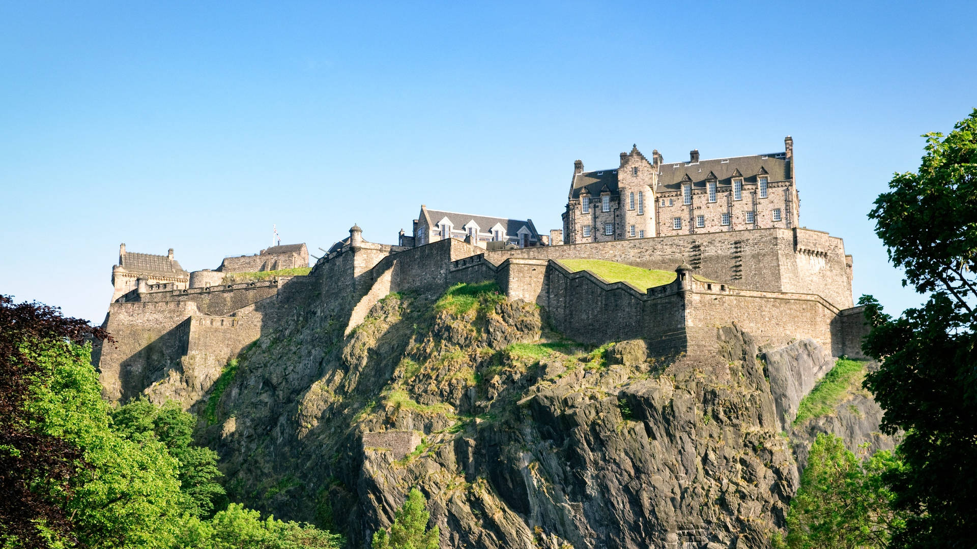 The Volcano Crag Of Edinburgh Castle Wallpaper
