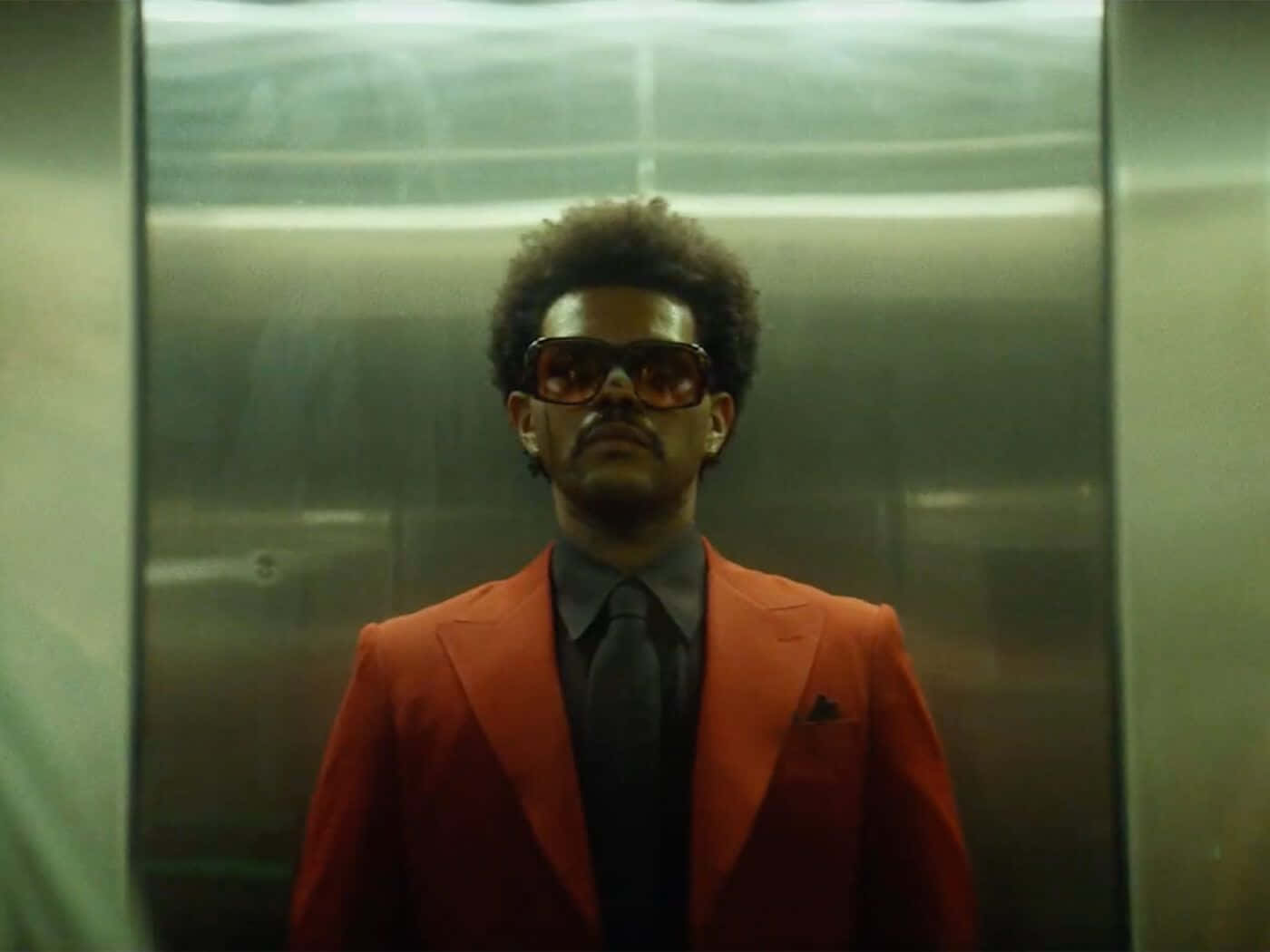 Elimpactante Arte Visual De After Hours De The Weeknd: Retrato Rojo Brillante Fondo de pantalla