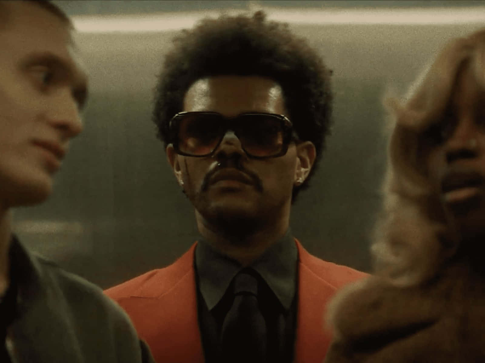 Afterhours De The Weeknd En Vibrantes Luces De Neón. Fondo de pantalla