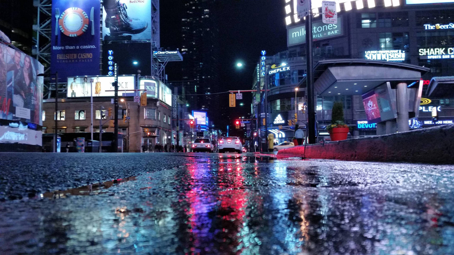 La Strada Bagnata A Toronto Sfondo