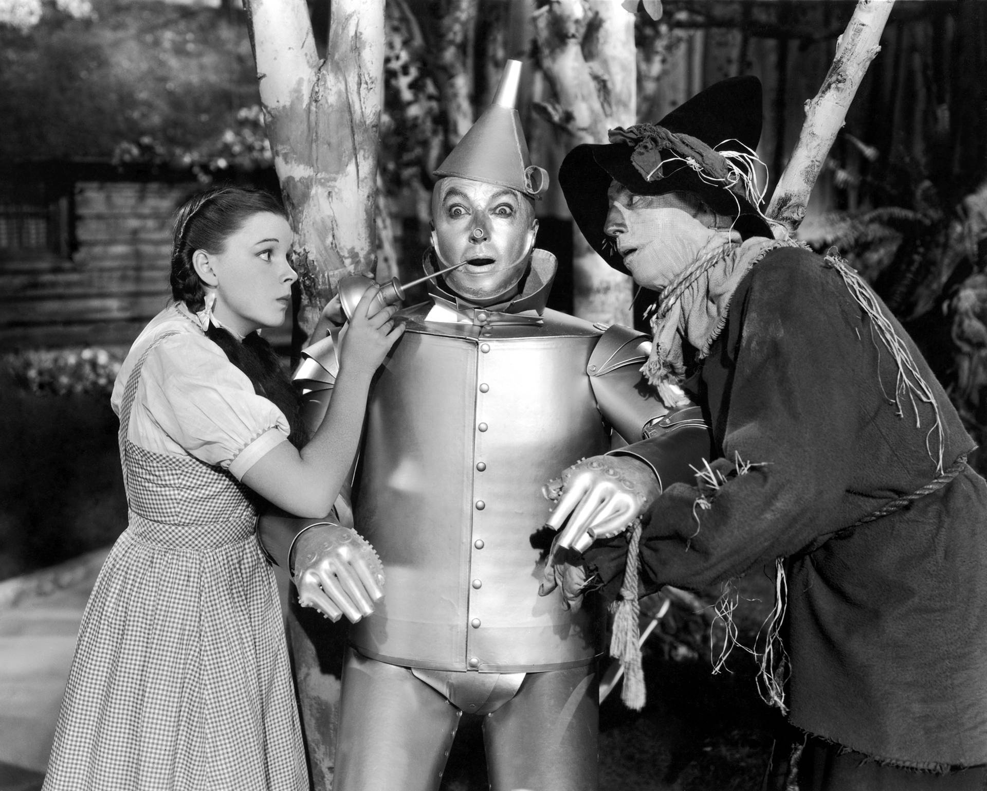 The Wizard of Oz - Dorothy Oiling the Tin Man Wallpaper
