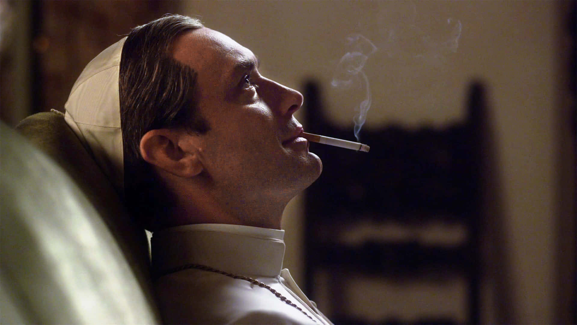 The Young Pope Contemplatieve Rook Achtergrond