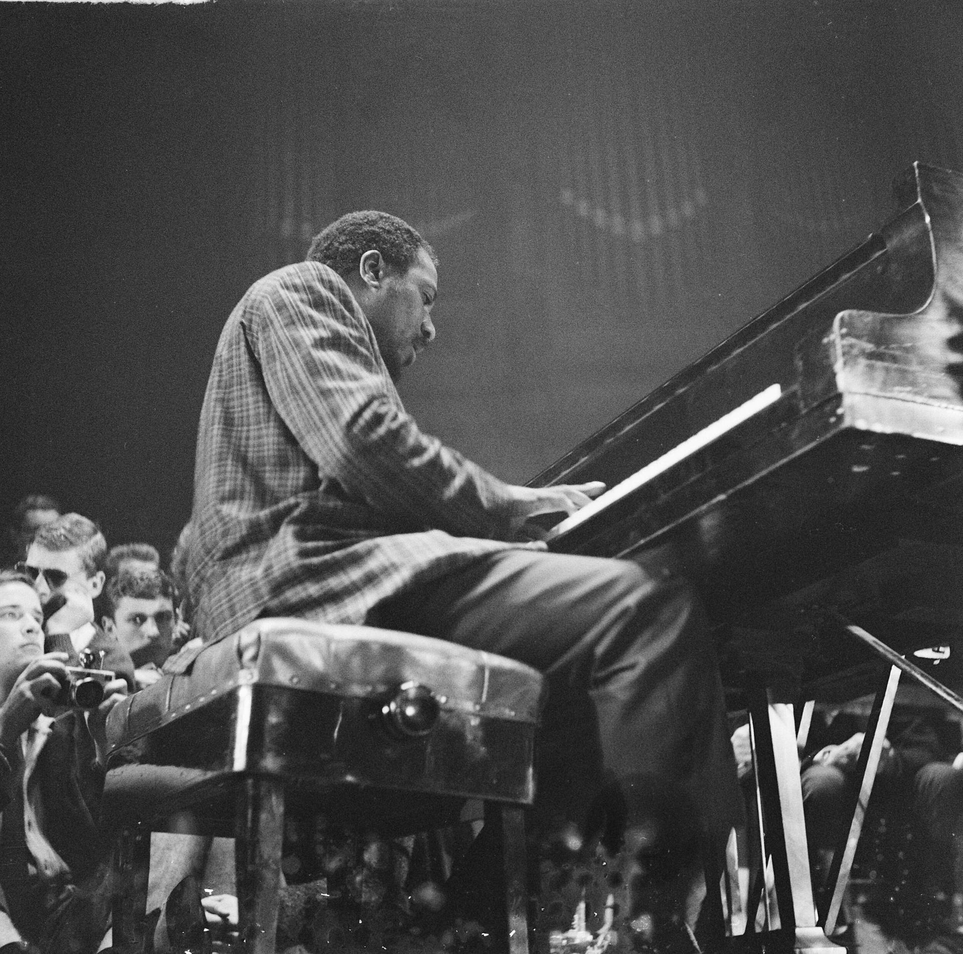 Thelonious Monk spiller klassisk klaver Wallpaper