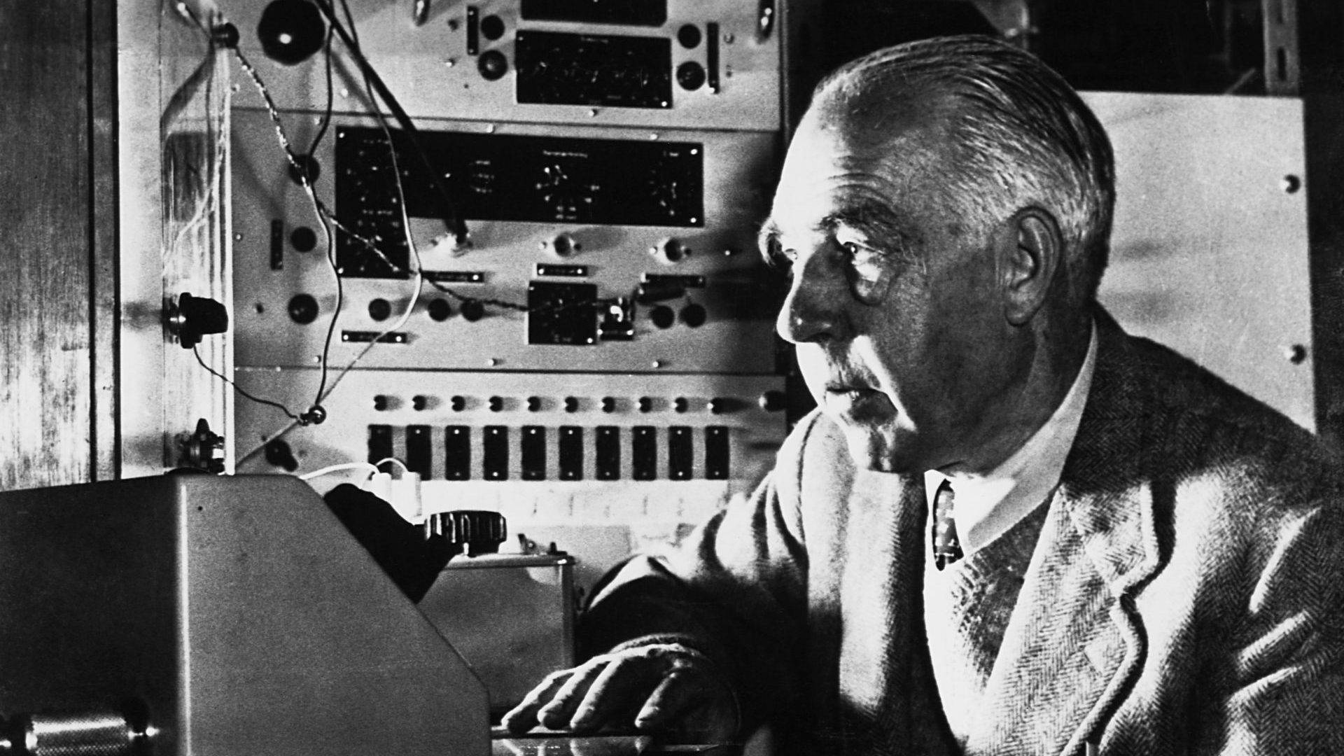 Niels Bohr  Photo gallery  NobelPrizeorg
