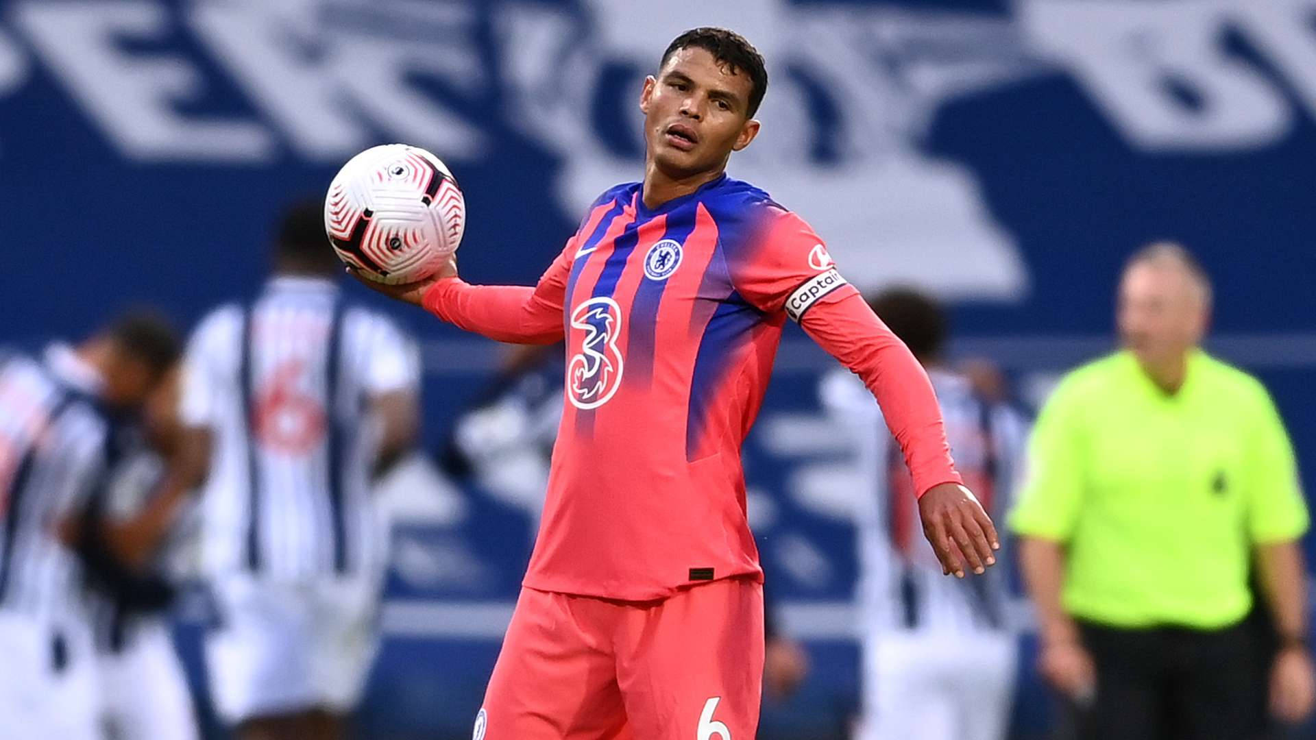 Thiago Silva In Pink Jersey Picture